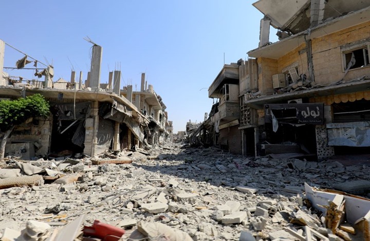 موقع فرنسي: لماذا نسي العالم مأساة مدينة الرقة السورية؟