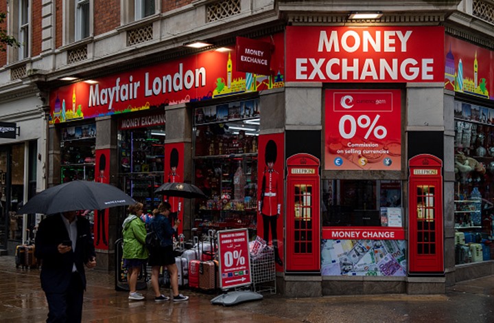 حجم تداول العملات بسوق لندن يهبط 16 بالمئة في 6 أشهر