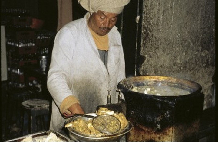 مصر ترفع أسعار "زيت الفقراء" للمرة الثانية.. ماذا عن الخبز؟