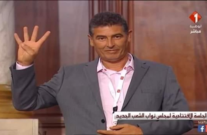 رفع نائبين تونسيين شعار "رابعة" يثير جدلا بين نشطاء