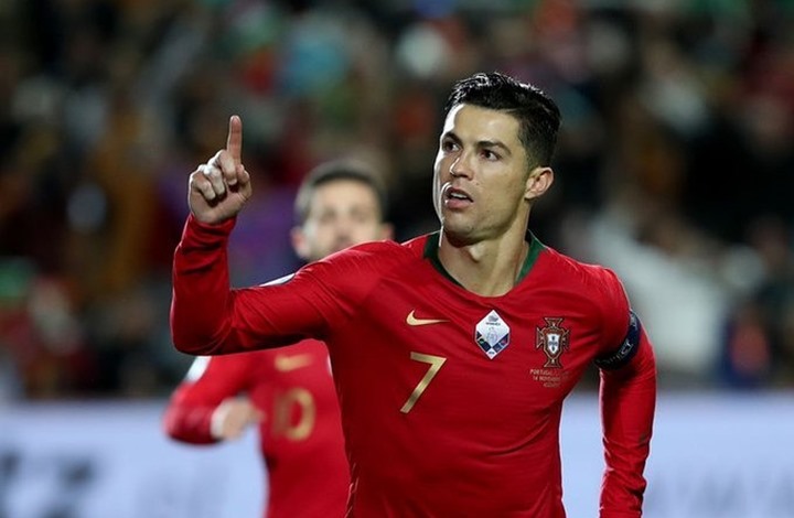 رونالدو أول شخص بالعالم يصل إلى 300 مليون متابع على أنستغرام رونالدو أول شخص بالعالم يصل إلى 300 مليون متابع على أنستغرام