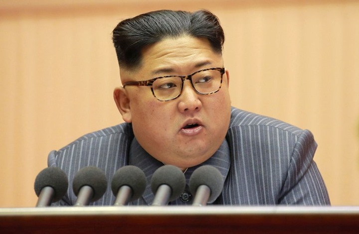 الرئيس الكوري الشمالي يقود "بنفسه" مناورات قوات المظليين (شاهد)