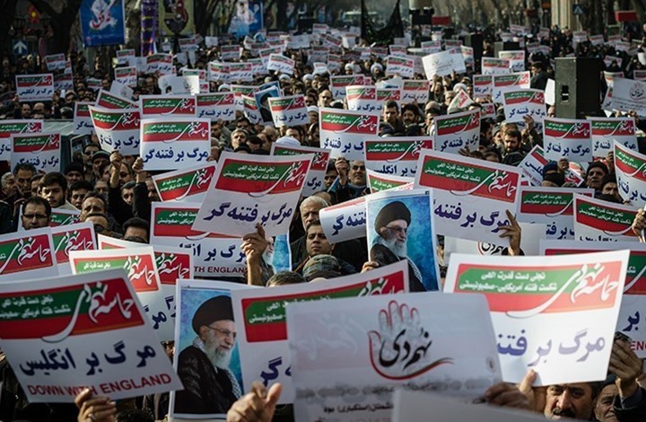 مسيرات ضخمة تؤيد النظام بإيران.. واستمرار أخرى معارضة (صور)