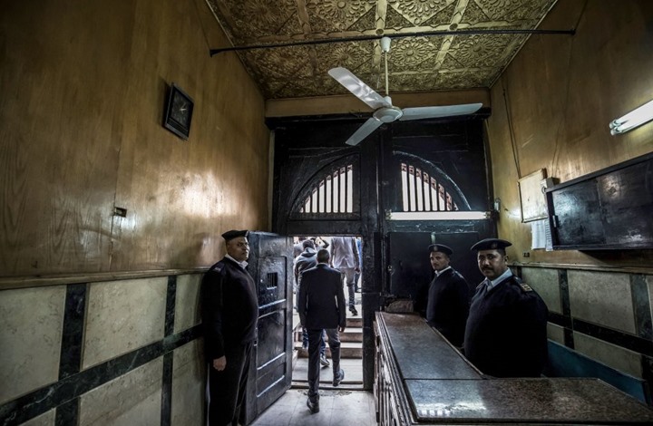 منظمة حقوقية تحذر من زيادة أعداد سجون مصر