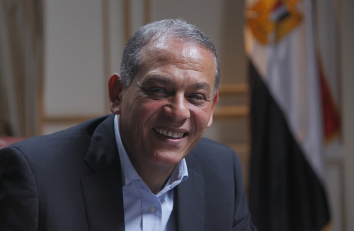 محمد أنور السادات يجمد عضويته في الحركة المدنية بمصر محمد أنور السادات يجمد عضويته في الحركة المدنية بمصر