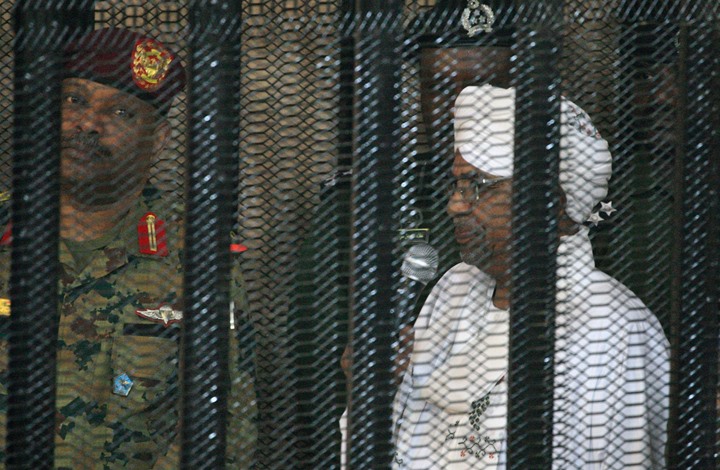 السودان يصادق على خطوة تقرب محاكمة البشير أمام الجنائية السودان يصادق على خطوة تقرب محاكمة البشير أمام الجنائية