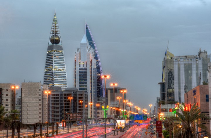 هل تشعل "هجرة الشركات" صراعا تجاريا بين دبي والرياض؟