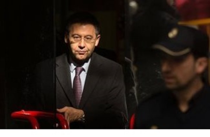 قاضي التحقيق يفرج عن رئيس برشلونة السابق
