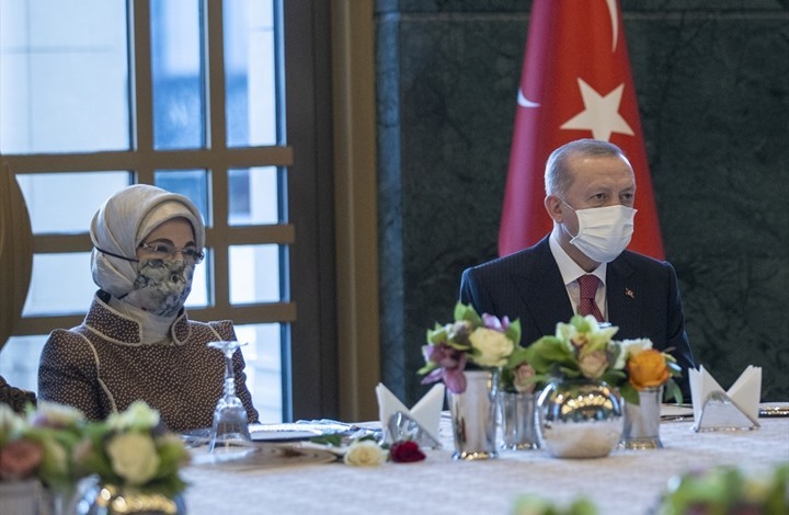 عقيلة أردوغان تدعو لإنهاء تعنيف المرأة ومظاهرة ضد "تقاعس السلطات" عقيلة أردوغان تدعو لإنهاء تعنيف المرأة ومظاهرة ضد "تقاعس السلطات"