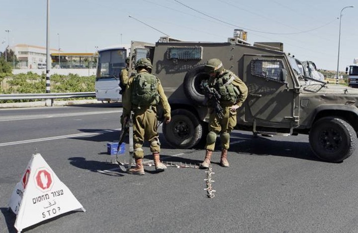 الاحتلال يصيب 3 فلسطينيين قرب حاجز عسكري بالضفة (صور)