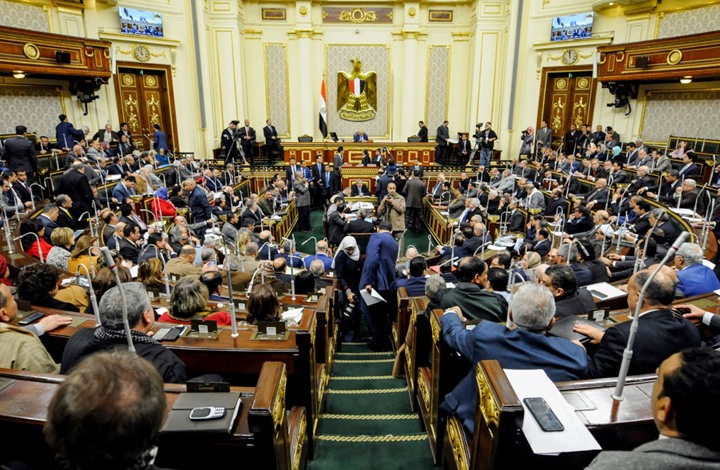مشروع قانون يهدد ملايين الموظفين بمصر لآرائهم السياسية