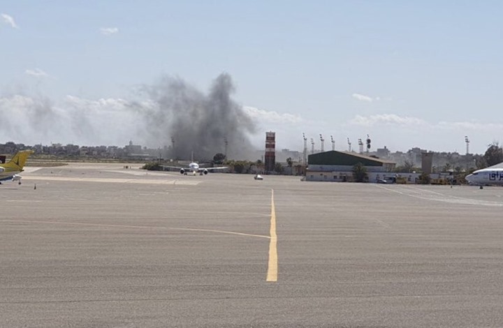 "الوفاق": قوات حفتر جددت قصفت مطار معيتيقة
