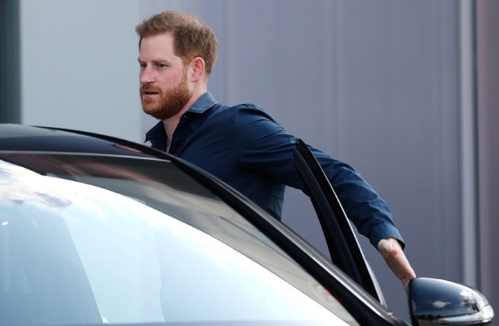 الأمير هاري يصل بريطانيا للمشاركة في جنازة جده فيليب