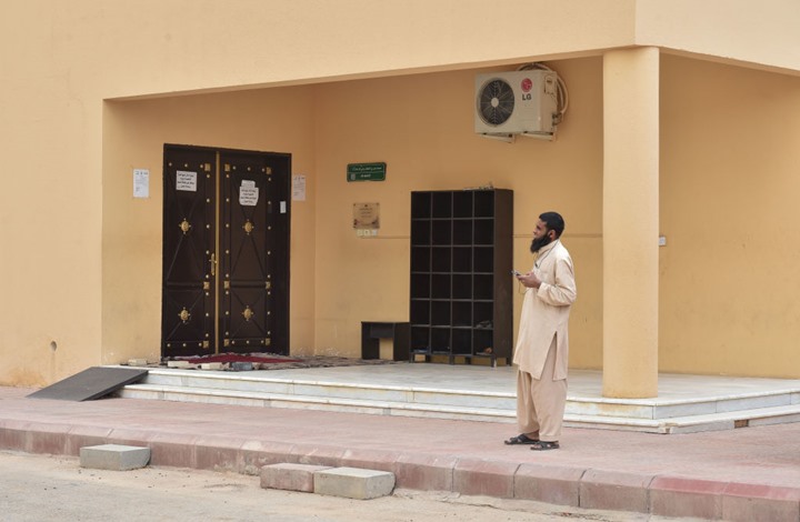 السعودية تعيد فتح المساجد وتخفف من قيود "كورونا"
