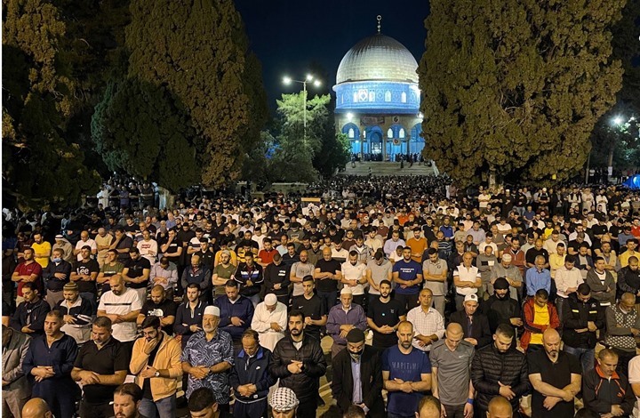 تفاعل كبير مع صلاة تراويح ليلة القدر في المسجد الأقصى (شاهد)