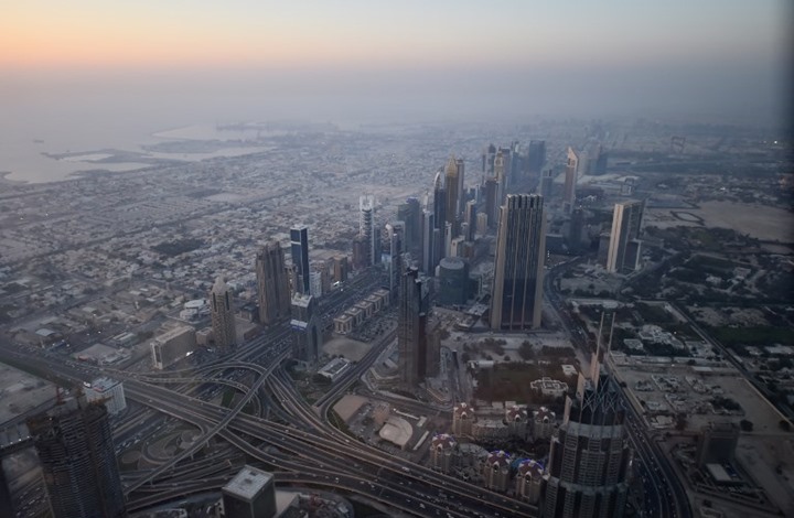 الإمارات تبدأ رسميا فرض الضرائب على مواطنيها