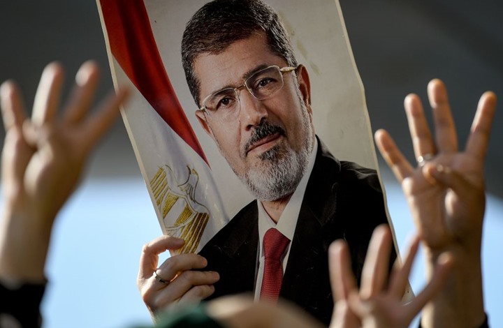 "الحلم المسروق".. كتاب يرصد أسرار وخفايا فترة حكم مرسي "الحلم المسروق".. كتاب يرصد أسرار وخفايا فترة حكم مرسي