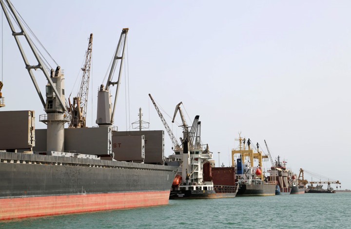 الحوثيون يمنعون سفينة أممية من إفراغ حمولتها بحجة أنها تالفة