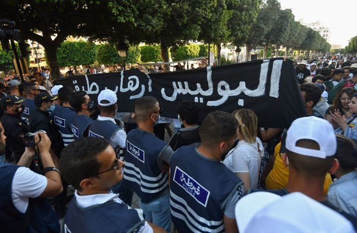 اشتباكات بين الأمن ومتظاهرين بتونس ضد "عنف الشرطة" (شاهد) اشتباكات بين الأمن ومتظاهرين بتونس ضد "عنف الشرطة" (شاهد)
