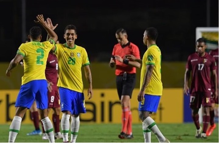 البرازيل تستهل "كوبا أمريكا" بثلاثية نظيفة أمام فنزويلا البرازيل تستهل "كوبا أمريكا" بثلاثية نظيفة أمام فنزويلا