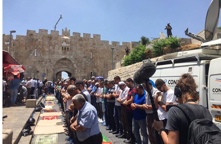 كاتب إسرائيلي: مقترح تجنيس المقدسيين يهدف لترسيخ الاحتلال