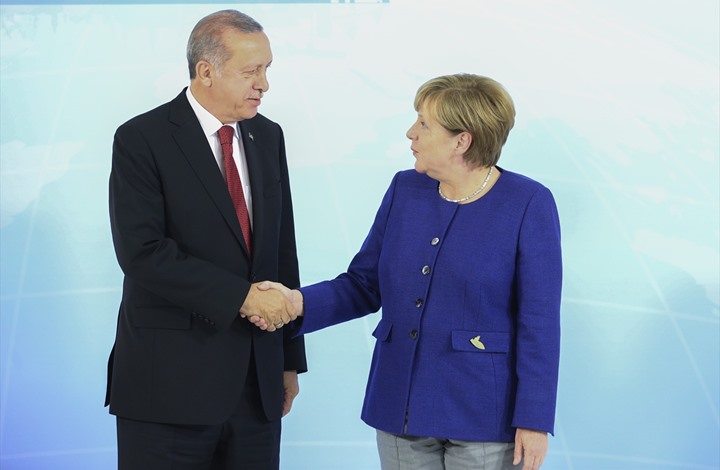 أردوغان يلتقي ميركل في اسطنبول لـ"بحث التعاون"
