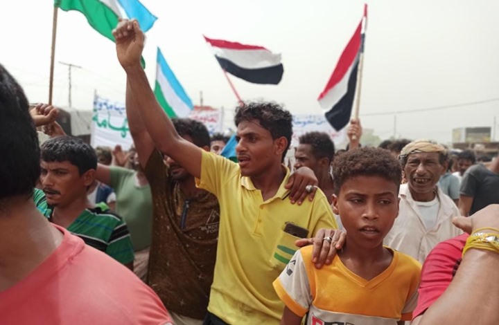 حراك شعبي رافض لنجل شقيق صالح بـ"الخوخة"اليمنية
