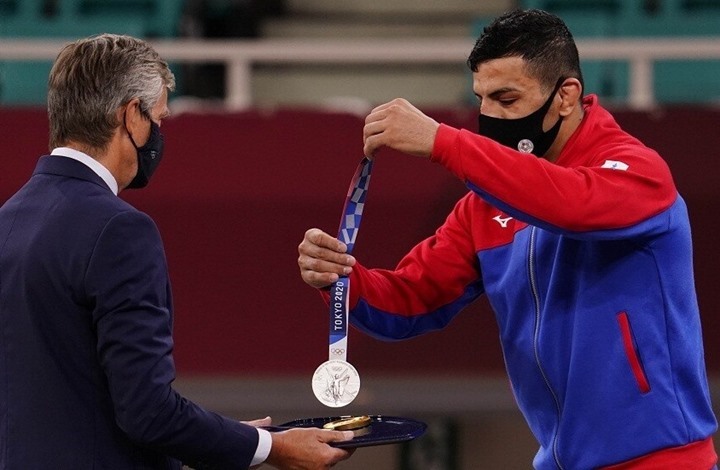 ما حقيقة إهداء لاعب إيراني ميداليته لإسرائيل بالأولمبياد؟ 