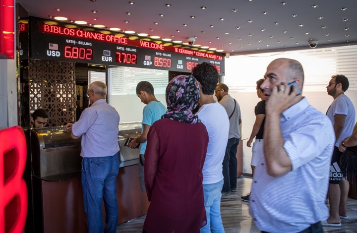 رغم رفع الفائدة.. عملة تركيا تواصل الهبوط أمام الدولار