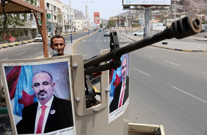 دبلوماسي يمني يحذر الرياض من دعم الانفصال ببلاده