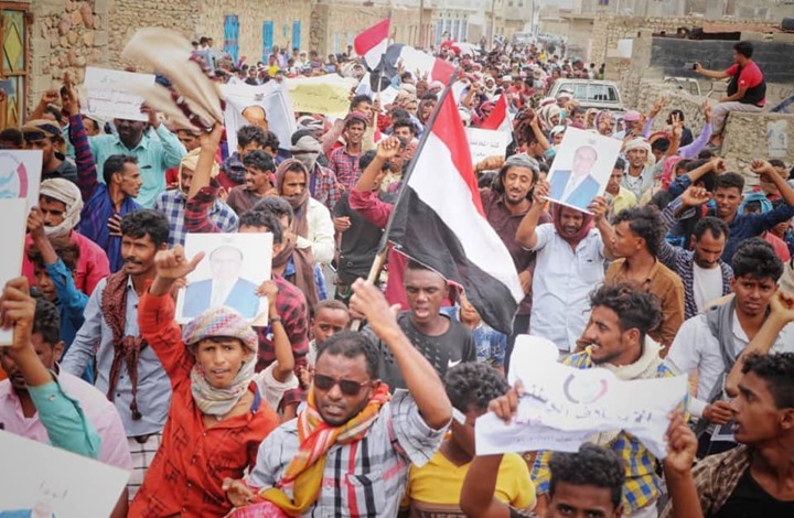 ما رسائل الحراك الشعبي بسقطرى الداعم للشرعية باليمن؟