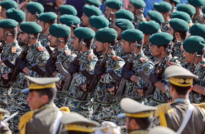 خامنئي يدعو الجيش الإيراني إلى رفع جاهزيته والقيام بدور مؤثر