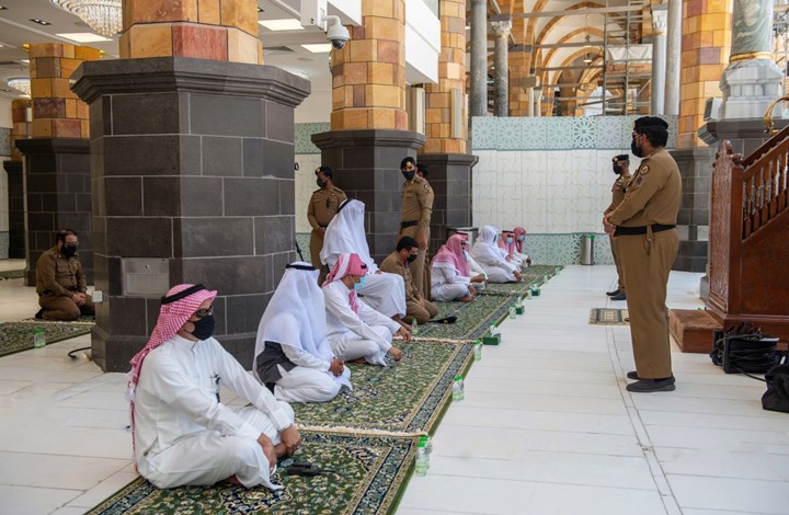 السعودية تكشف ضوابط السماح بأداء العمرة بظل "كورونا"