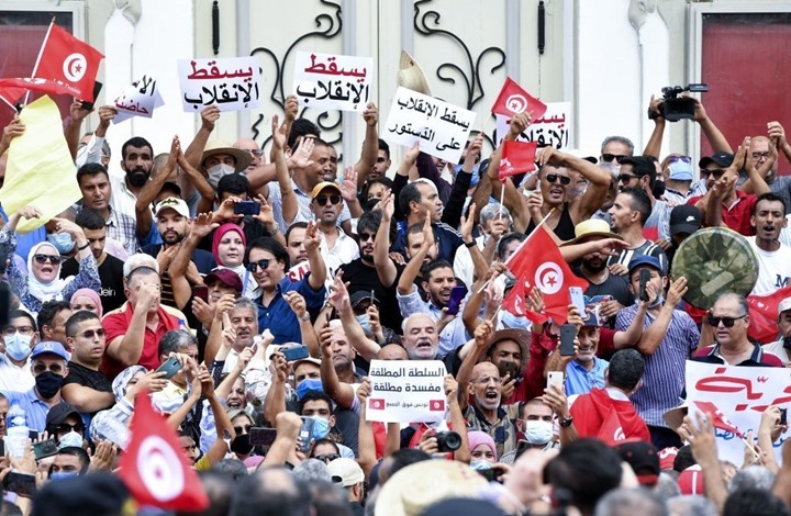 سخط بمواقع التواصل ضد سعيّد.. تساؤلات عن تحرك الشارع سخط بمواقع التواصل ضد سعيّد.. تساؤلات عن تحرك الشارع