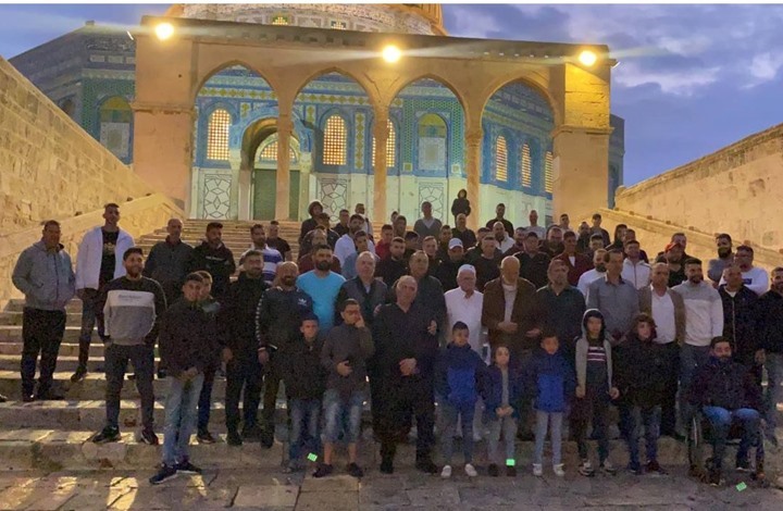 مقدسيون يواصلون "رباط الحمائل" بالمسجد الأقصى (شاهد) مقدسيون يواصلون "رباط الحمائل" بالمسجد الأقصى (شاهد)