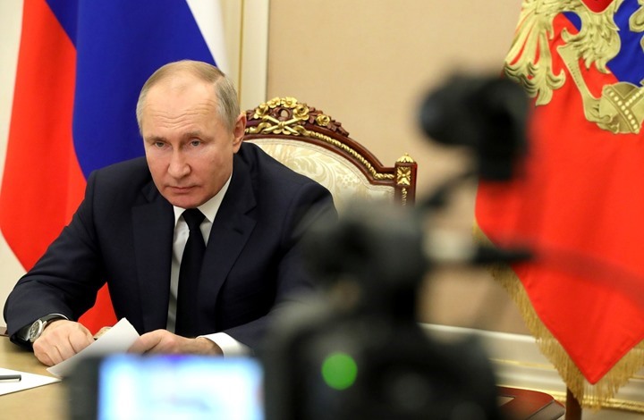 بوليتيكو: أوروبا تخطط لعقوبات جديدة بعد تهديد بوتين بالنووي