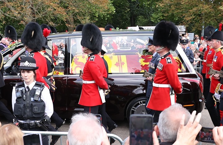 حذف لقطات من جنازة إليزابيث بطلب من العائلة المالكة
