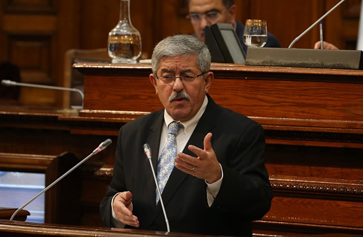 أعضاء في حزب أويحيى يطالبونه بـ"الاستقالة فورا".. لهذا السبب