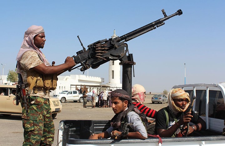 بلومبيرغ: السعودية تحالفت "القاعدة" الحوثيين باليمن