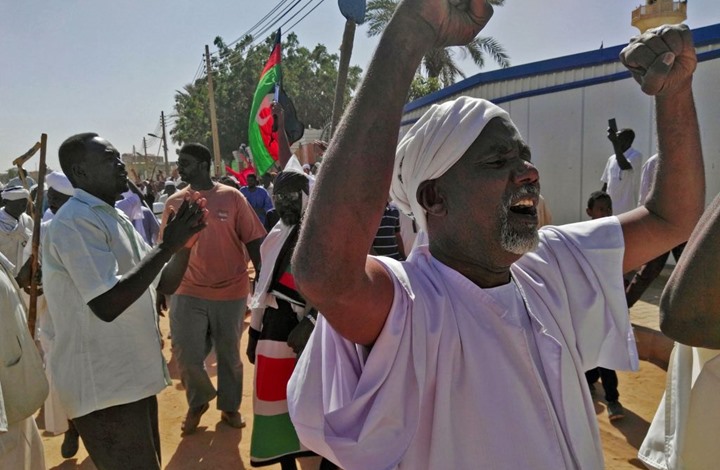 احتجاجات السودان تتواصل.. وتغييرات رئاسية وحكومية مرتقبة