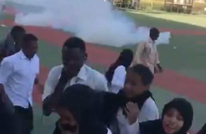 الأمن السوداني يطلق الغاز داخل جامعة في الخرطوم (شاهد)