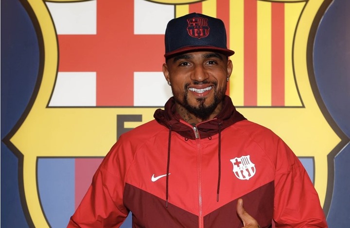 برشلونة يضم الغاني بواتينغ.. سجل هدفا تاريخيا في مرماهم (شاهد)