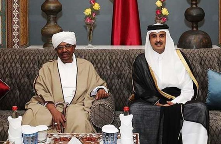 أمير قطر يلتقي البشير ويعلن دعمه "استقرار ووحدة السودان"