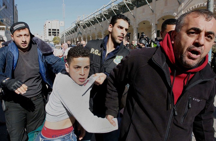 غضب وسخط فلسطيني على أمن السلطة.. ومقاطع مفزعة (شاهد)