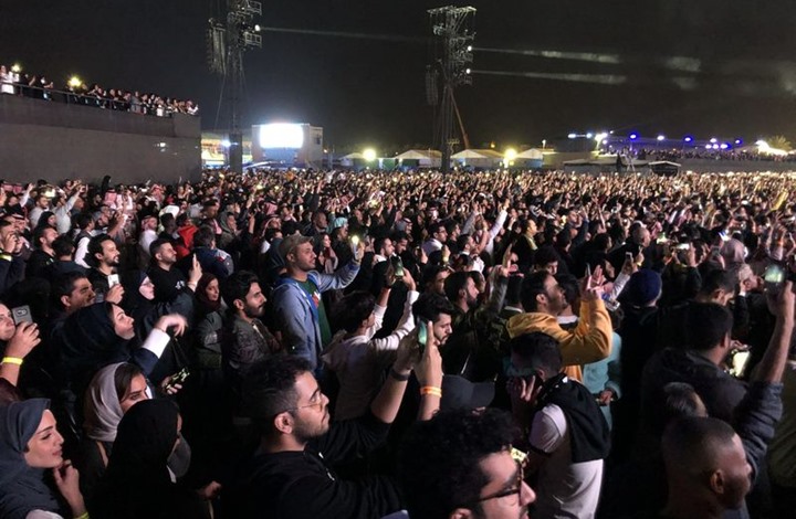 بلومبيرغ: شعار الرياض ارقص واستمتع ولا تنتقد القيادة