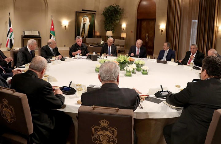 عاهل الأردن يلتقي رؤساء الحكومات السابقين.. ماذا قال لهم؟