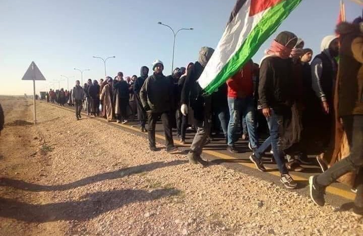 أردنيون متعطلون عن العمل يسيرون تجاه ديوان الملك من المحافظات