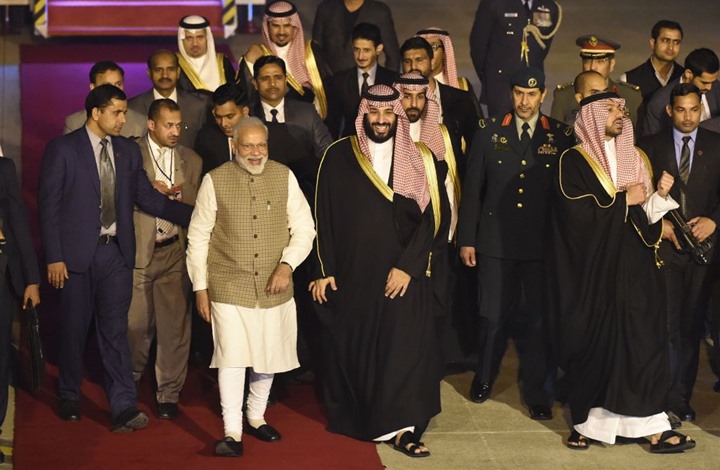 هآرتس: ابن سلمان وجهته نحو الشرق لكن مخاوفه من الغرب