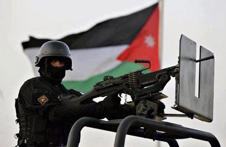 الأمن الأردني يعتدي بوحشية على متظاهرين قرب سفارة الاحتلال