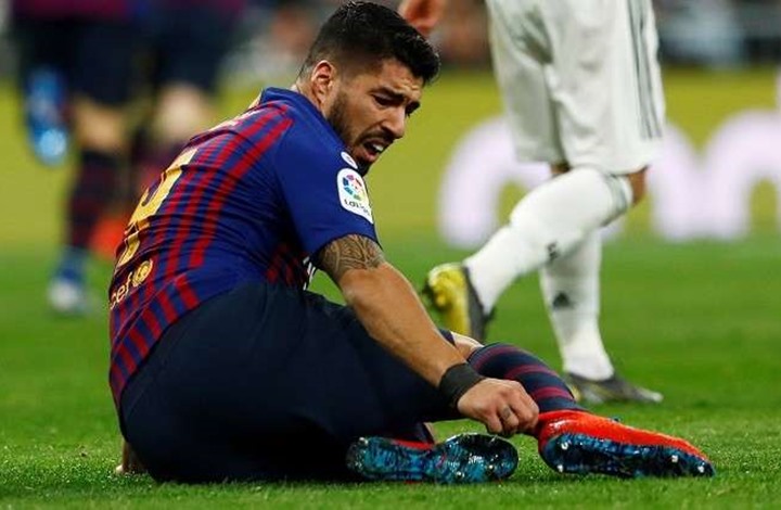 سواريز يغيب عن برشلونة بسبب الإصابة